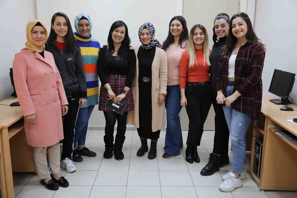 Bayraklı’da bilgisayar kursları büyük ilgi görüyor 
