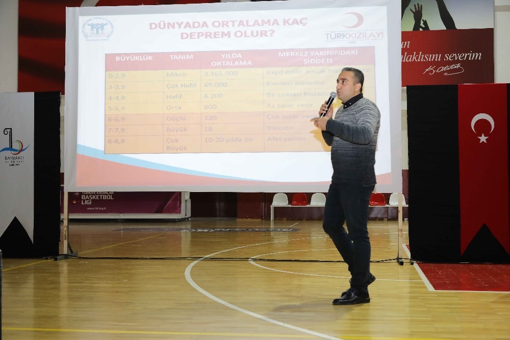 Bayraklı’da deprem eğitimi 