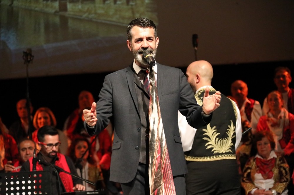 Bayraklı’da halk müziği konseri 