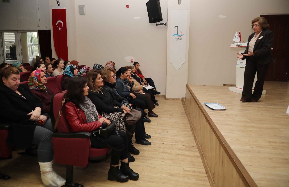 Bayraklı’da kadın hakları seminerde ele alındı 