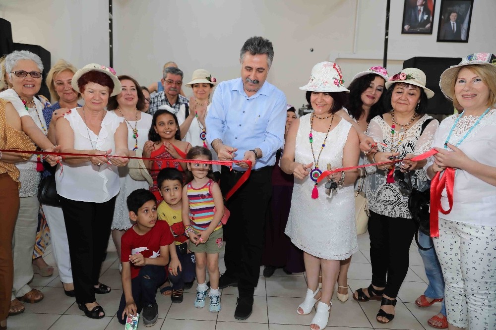 Bayraklı’da kursiyerlerden resim sergisi 