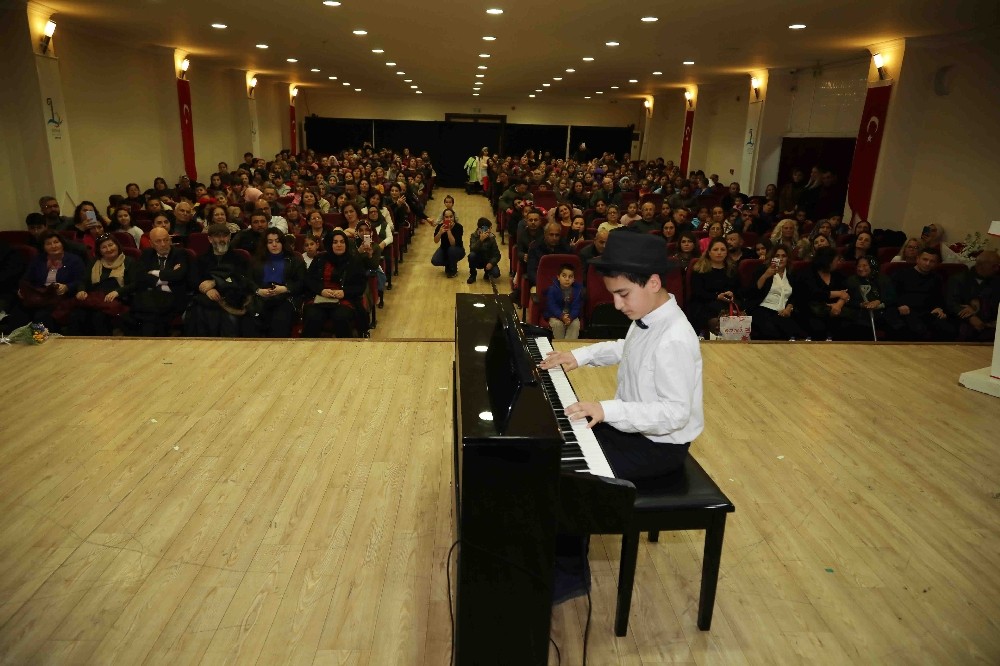 Bayraklı’da piyano resitali 
