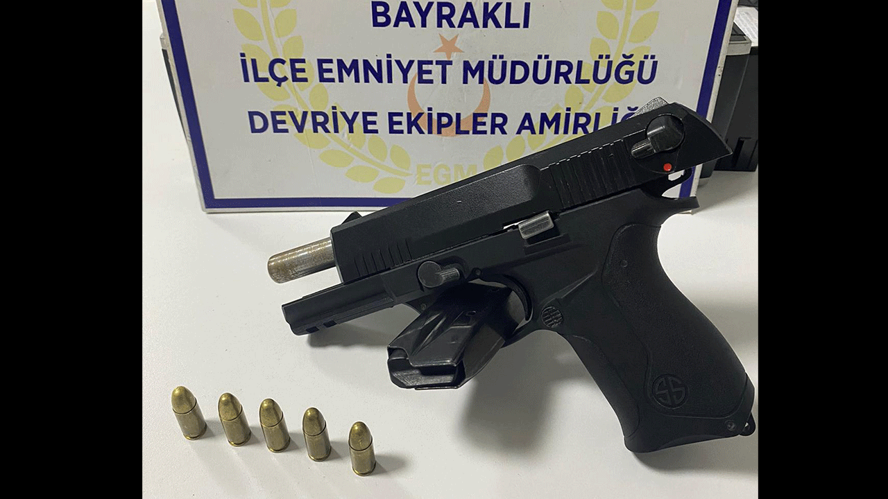 Bayraklı'da yapılan denetimlerde 238 adet sentetik ecza hap ele geçirildi