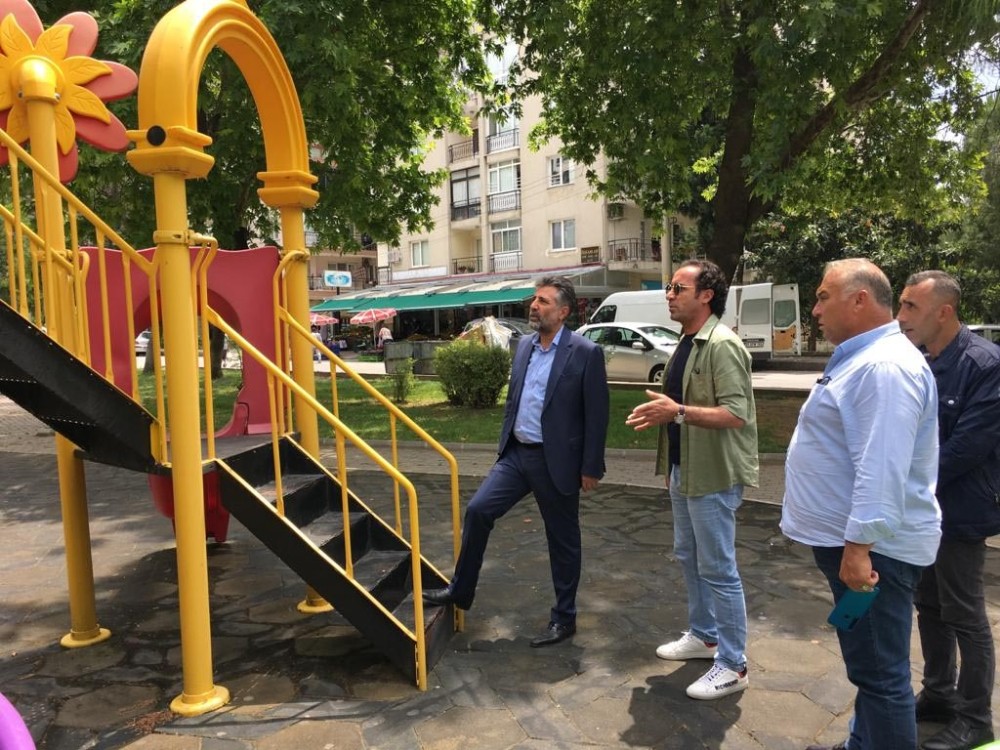 Bayraklı’nın parkları baştan aşağı yenileniyor 