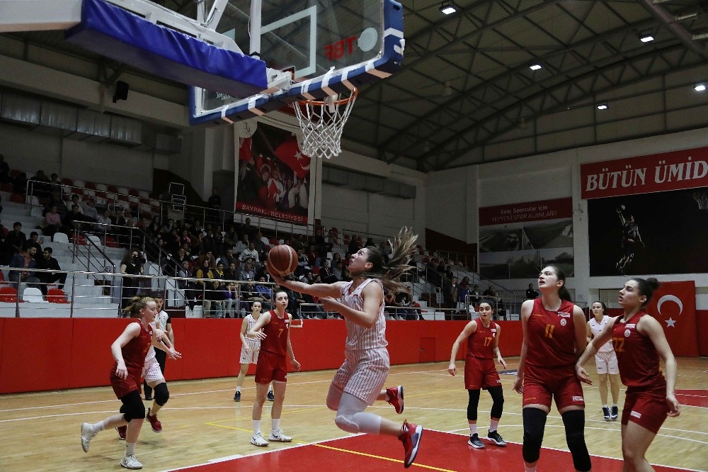 Bayraklı’nın perileri fırtına gibi 