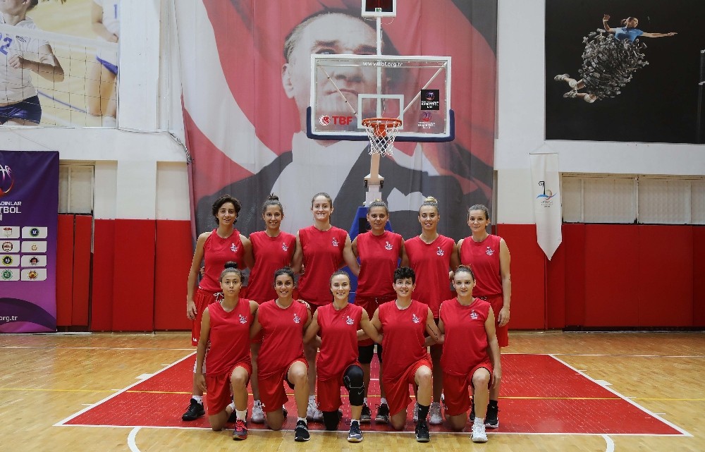 Bayraklı’nın perileri yeni sezona hazırlanıyor 