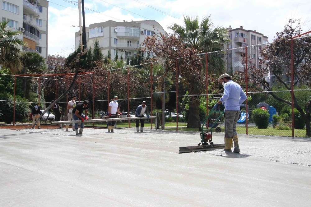 Bayraklı’nın spor alanları yenileniyor 