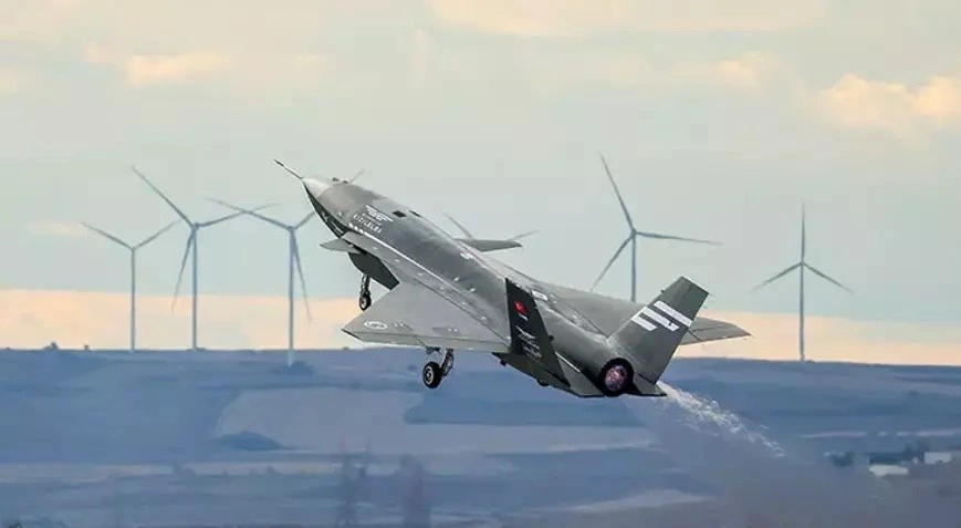 Bayraktar KIZILELMA’dan tam isabet! Yerli savaş uçağı ilk mühimmat testinde gövde gösterisi yaptı