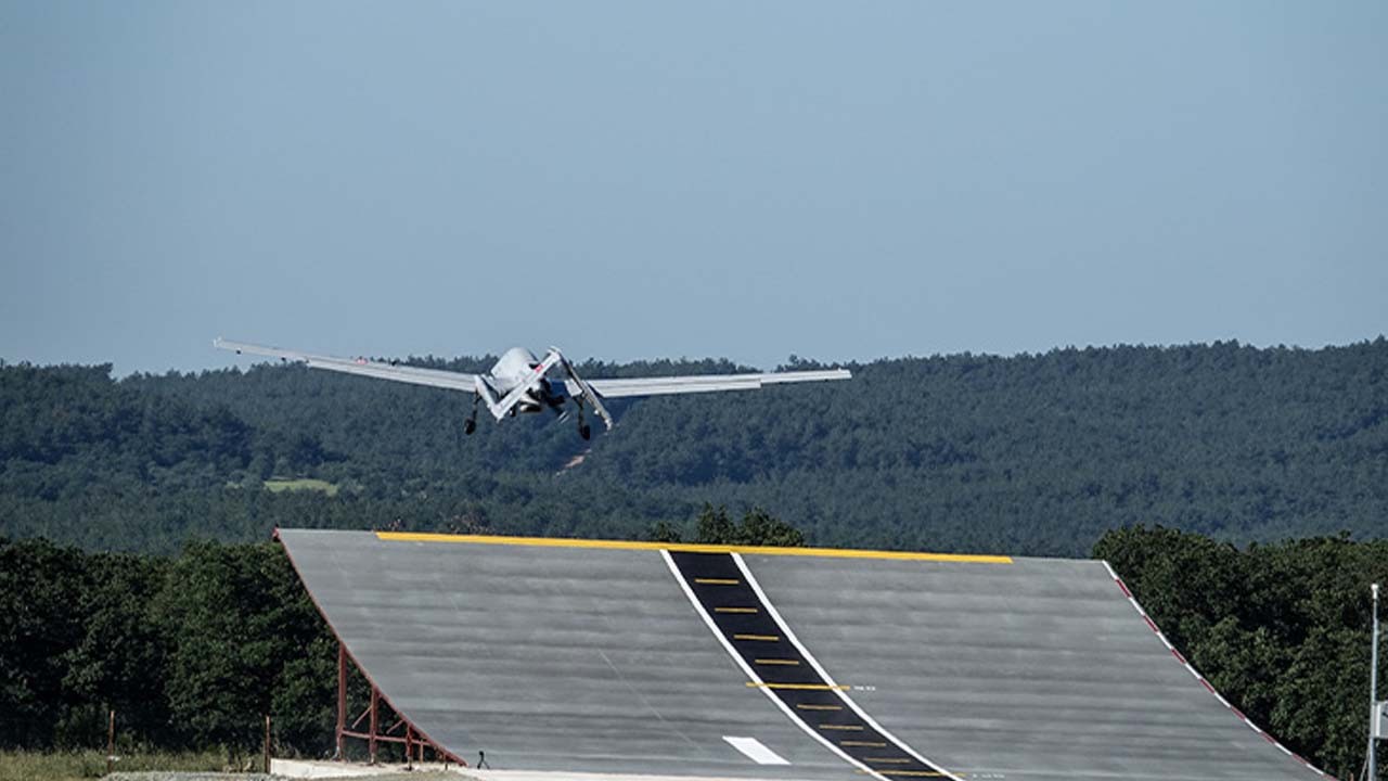 Bayraktar TB3 ve TCG ANADOLU’dan gece buluşması