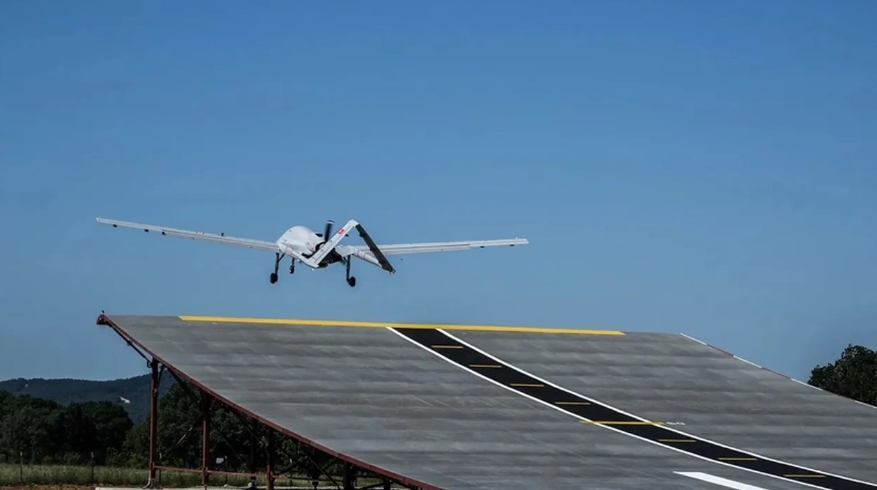 Bayraktar TB3 yeni bir başarıya imza attı! Rampa kalkış testini geçti