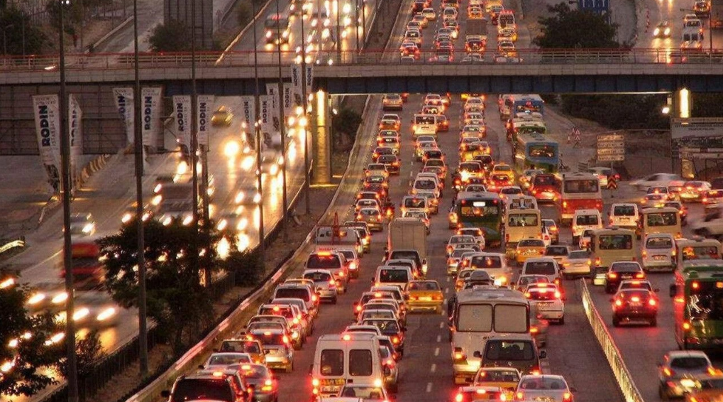 Bayram dönüşü başladı! Anadolu Otoyolu'nda yoğunluk artıyor