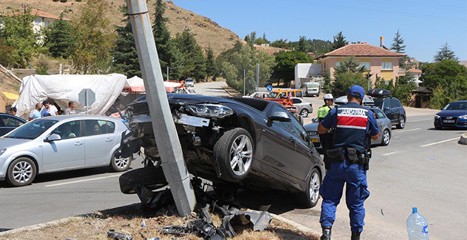 Bayram dönüşü zincirleme trafik kazası: 6 kişi yaralandı
