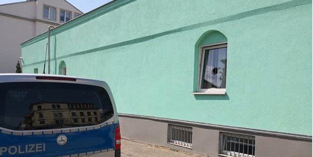 Bayram günü camiye küstah saldırı!