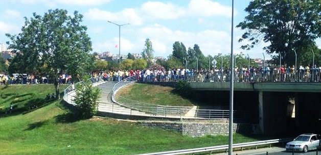 Bayram günü Kadıköy'de dev kuyruk!