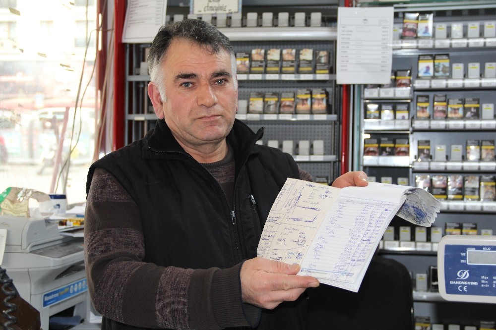 Bayram ikramiyesiyle başkasının bakkal borcunu kapattı 