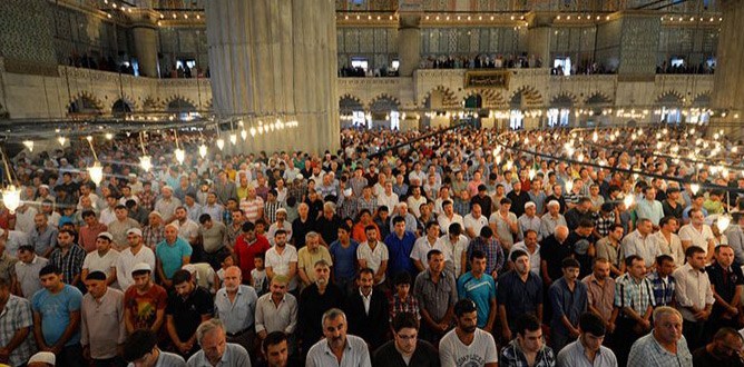 Bayram namazını kılmak için Sultanahmet’te buluşuyoruz