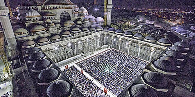 Bayram namazı kılınacak mı? Diyanet Ramazan Bayram namazı kararı son dakika