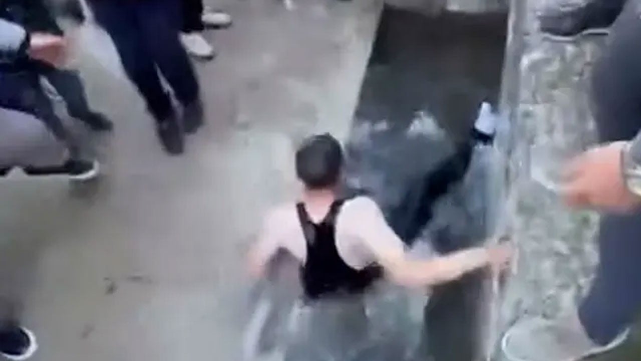 Bayram namazına gelmeyenlere güldüren şaka