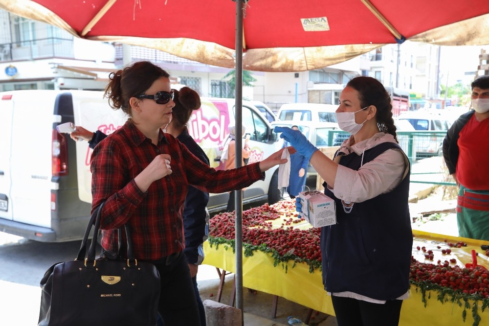Bayram öncesi Buca pazarlarında teyakkuz 