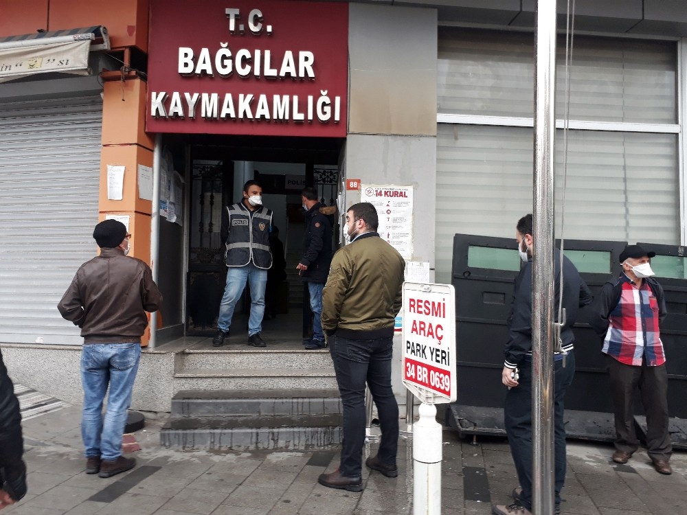Bayram öncesi kaymakamlıkta seyahat izin kuyruğu 