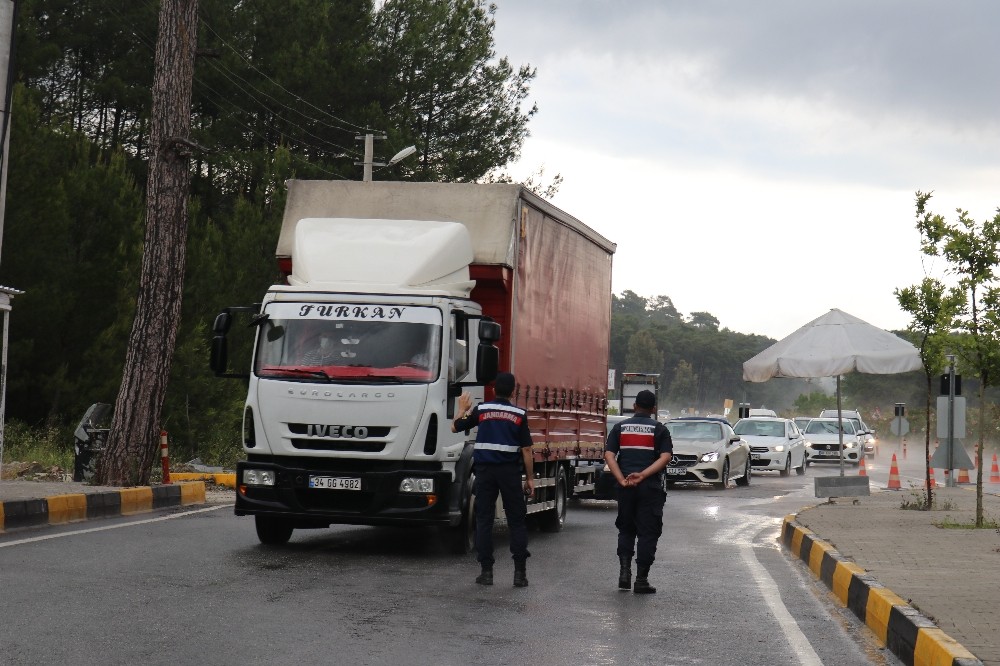 Bayram öncesi Marmaris girişinde denetimler sıklaştırıldı 