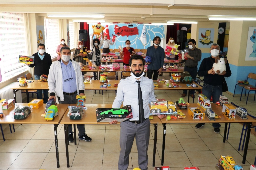 Bayram öncesi yetim çocukları sevindirecekler 