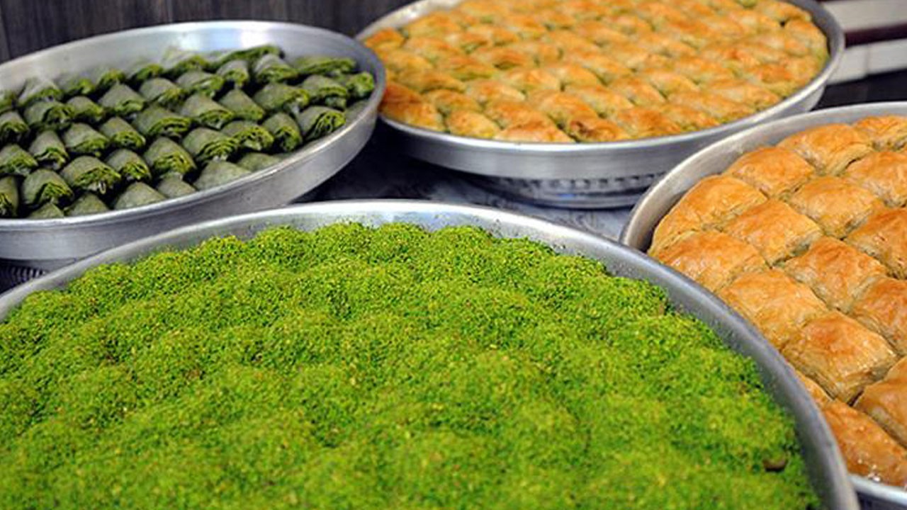 Bayram sofralarına dikkat! Bu hatalar kilo almanıza yol açabilir