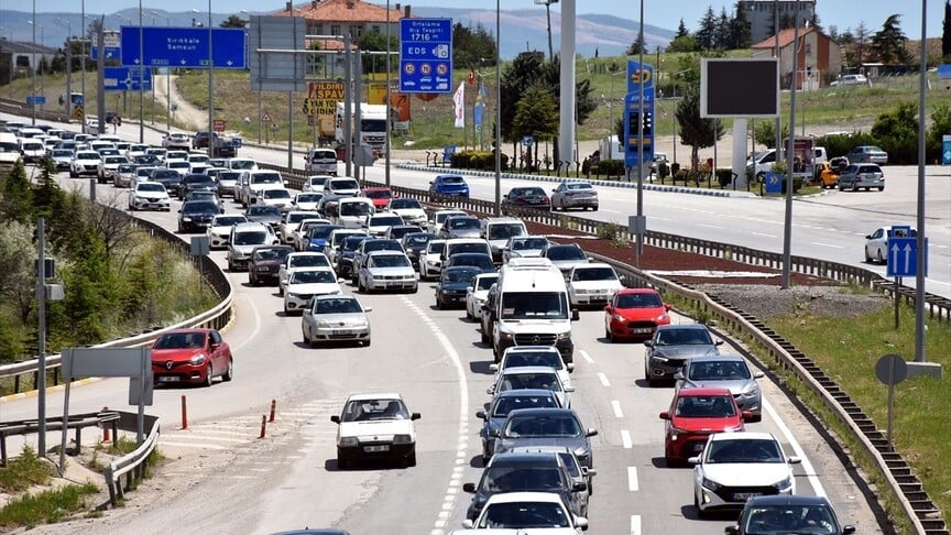 Bayram sonrası dönüşler devam ediyor! İşte Türkiye genelinde yol durumu