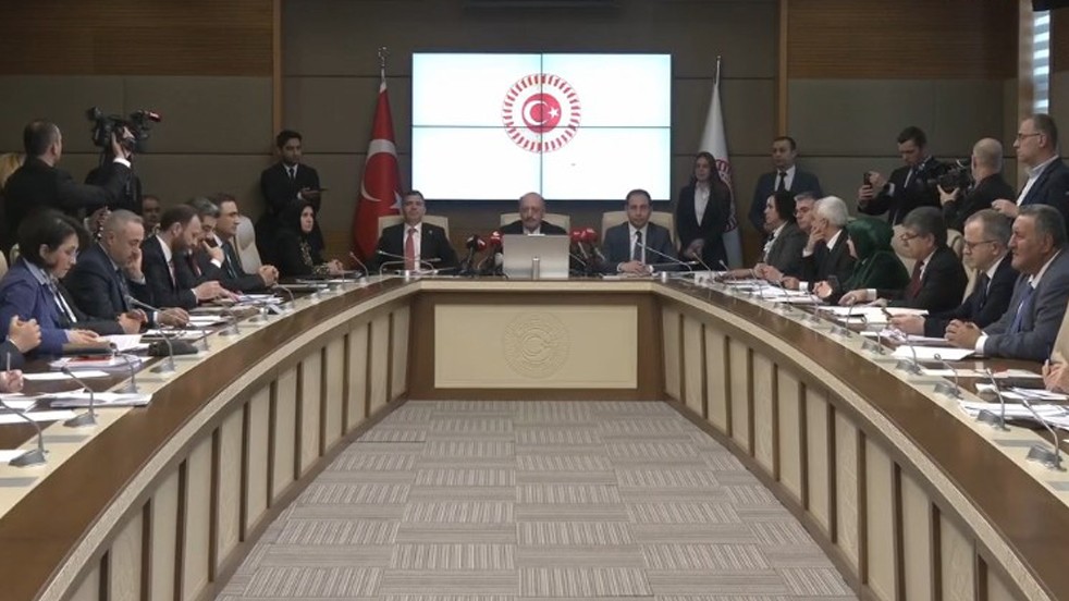 Bayram sonrasına kaldı! Komisyon görüşmeleri ertelendi