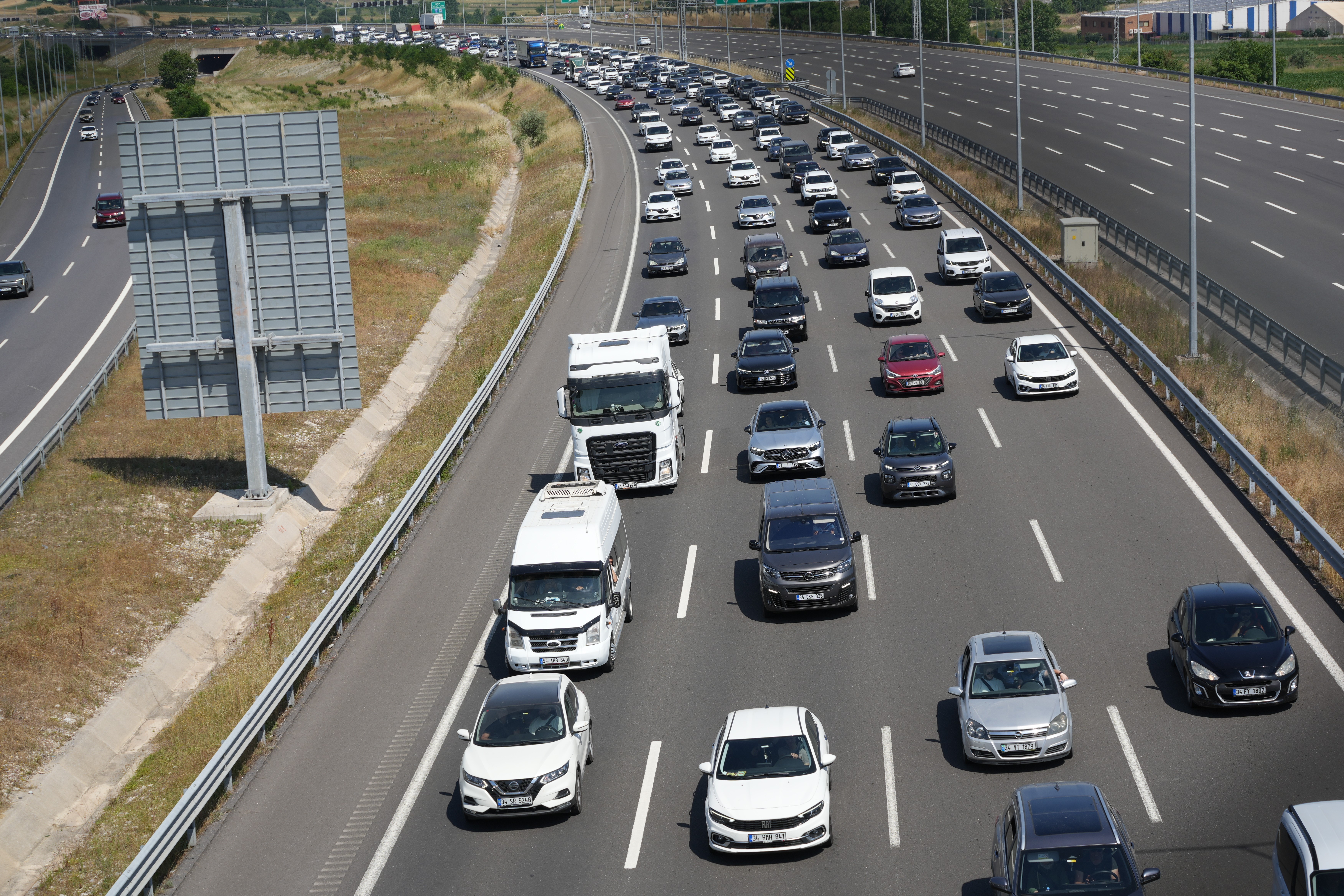 Bayram tatili dönüşünde Kocaeli'de trafik durma noktasına geldi
