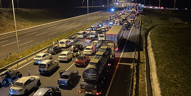 Bayram tatili yolunda kontak kapattılar