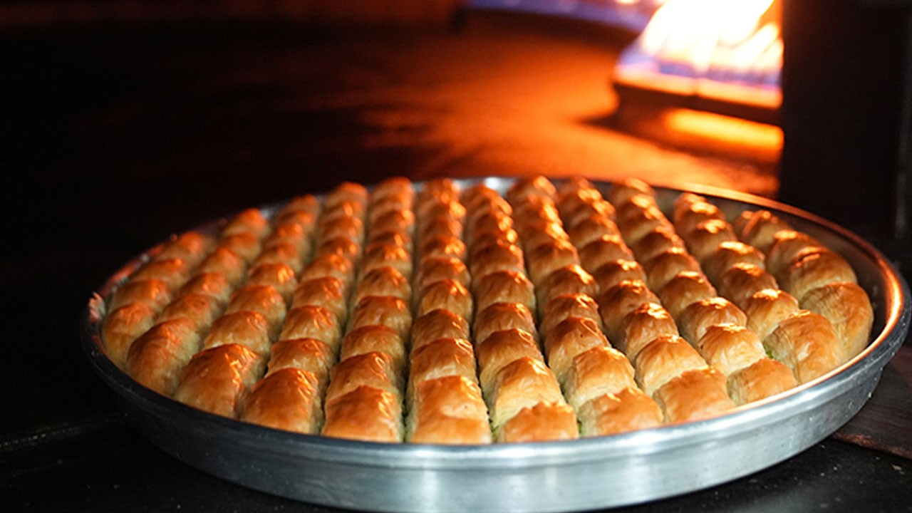 Bayram tatlısı keyfe dönüşmesin! 7 altın kural ile kilo almadan bayramı geçirin