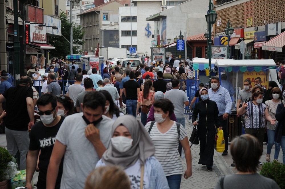 Bayram telaşesi Eskişehirlileri sokağa döktü 