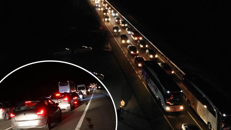 Bayram yoğunluğu.. Bir süre durma noktasına geldi... 10 KM'yi geçti