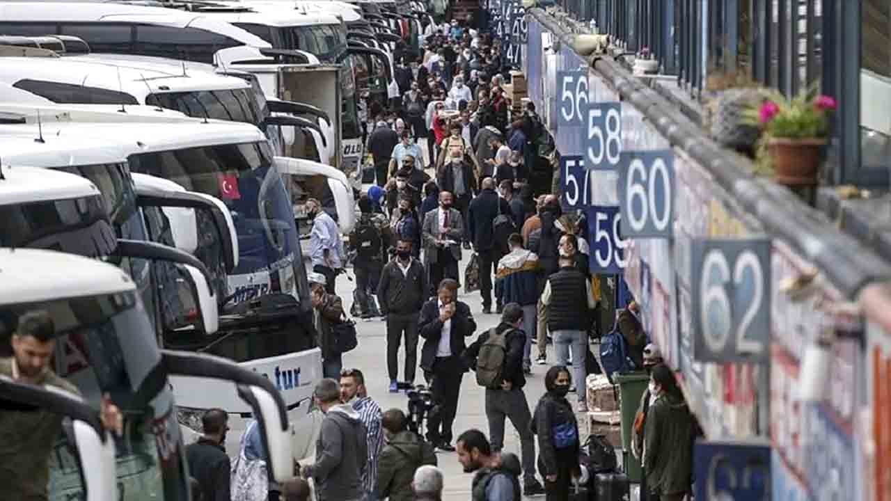 Bayram ve ara tatil birleşti: Otobüslerde büyük yoğunluk