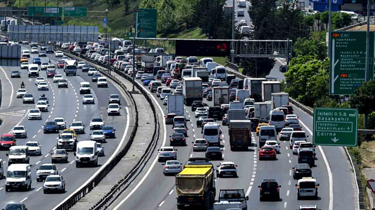 Bayram yolculuğuna çıkacaklar dikkat! Uzmanından otoyol ve gişe kazalarına karşı uyarı!