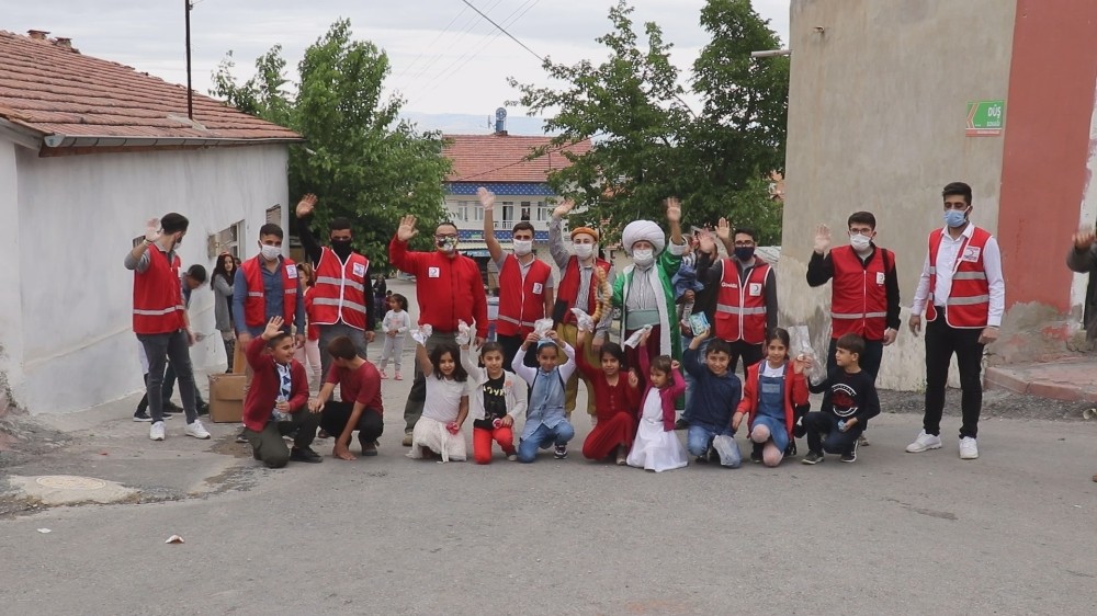 Bayramda çocuklara Nasreddin Hoca ve Keloğlan sürprizi 