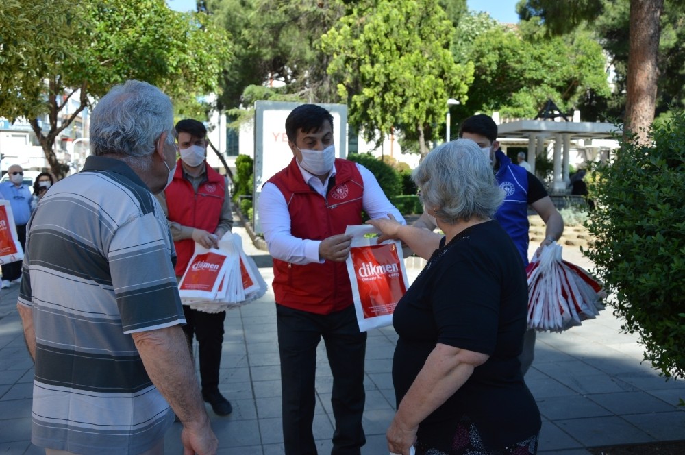 Bayramda çorap ve mendil geleneğini yaşattılar 