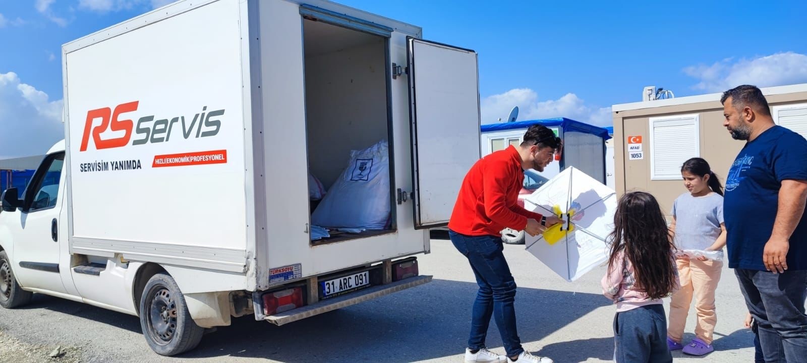 Bayramda Hatay’daki çocuklarla gökyüzünü renklendirdiler!