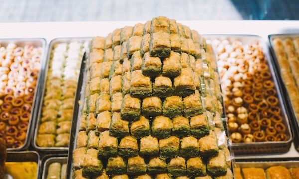 Bayramda hem ikramların tadına bakmak hem de kilo almamak mümkün mü?