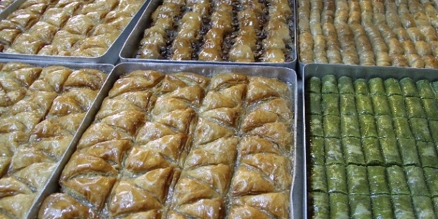 Bayramda kalorili yiyeceklere dikkat!