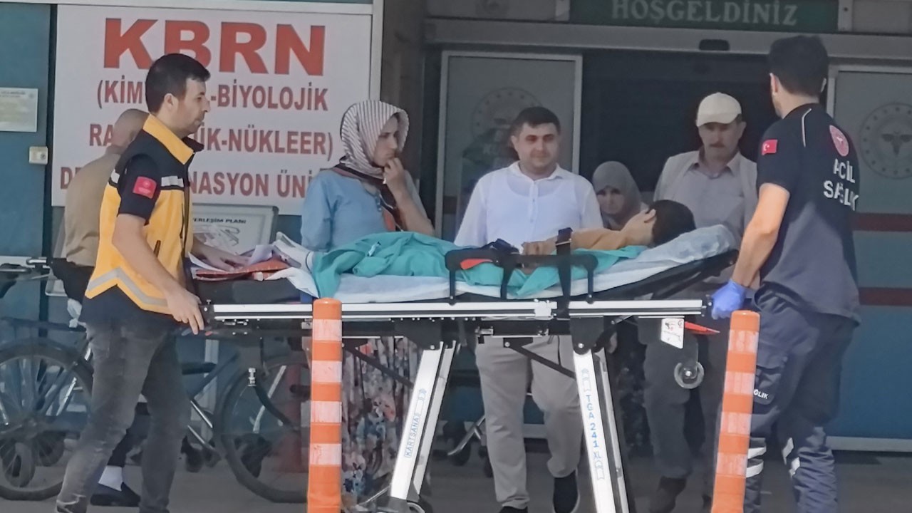 Bayramda korkunç olay! Küçük çocuk bıçağın üzerine düştü