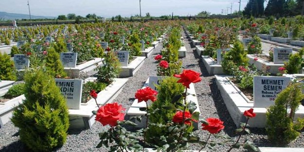 Bayramda mezarlıklar açık mı? Bayramda mezar ziyaretleri olacak mı?