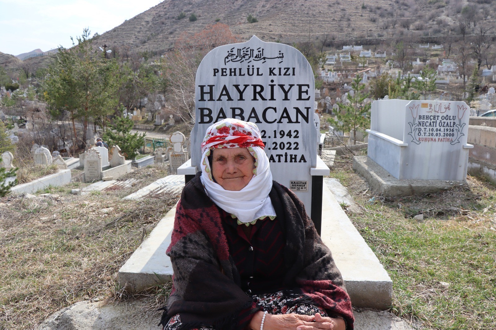 Bayramda mezarlıklara ziyaretçi akını