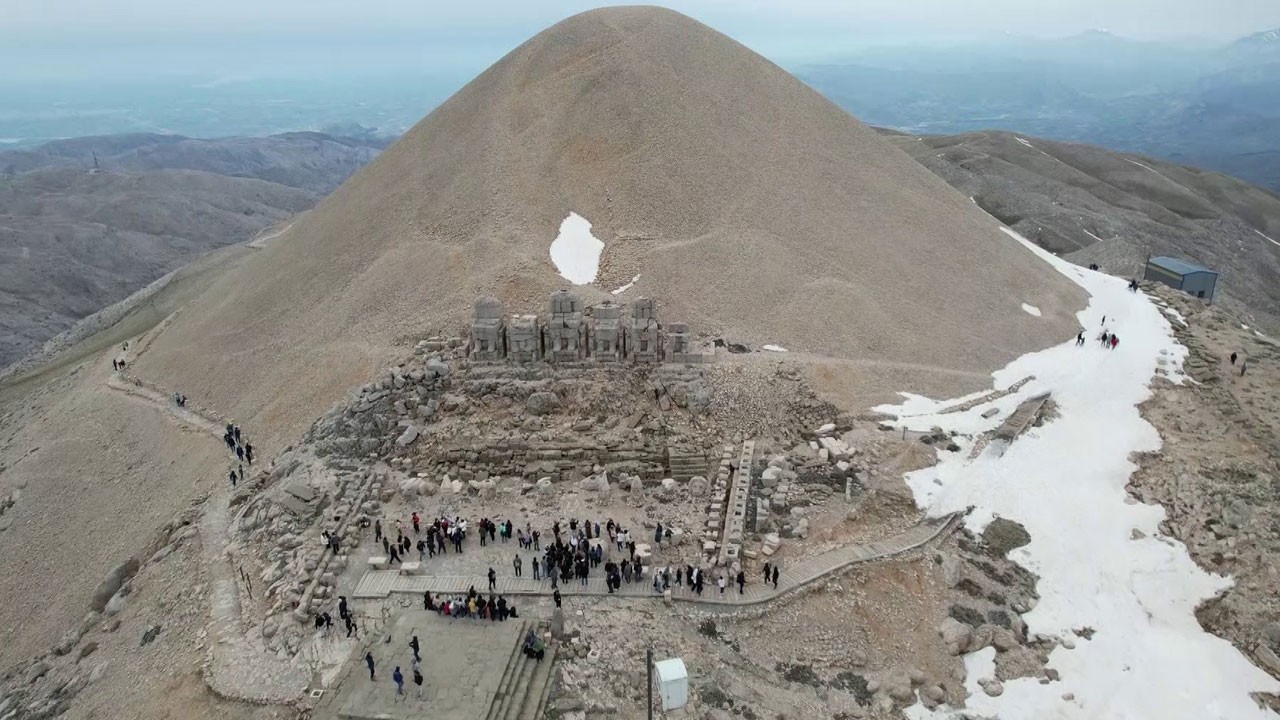 Bayramda Nemrut’a akın! Ziyaretçi sayısı 3 kat arttı