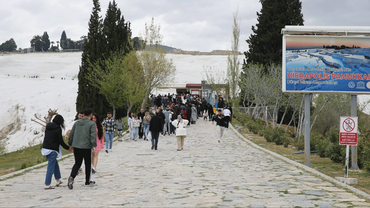 Bayramda oraya ziyaretçi akını! Turist sayısı 19 bini geçti