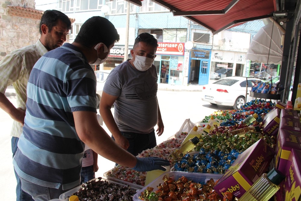 Bayramda sokağa çıkma kısıtlaması kuru yemişe ilgiyi artırdı 