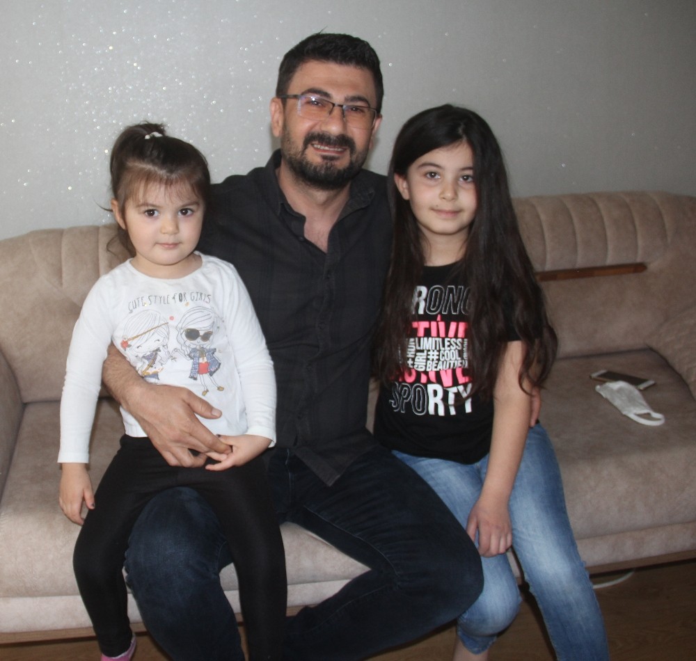 Bayramı balkonda kutladılar 