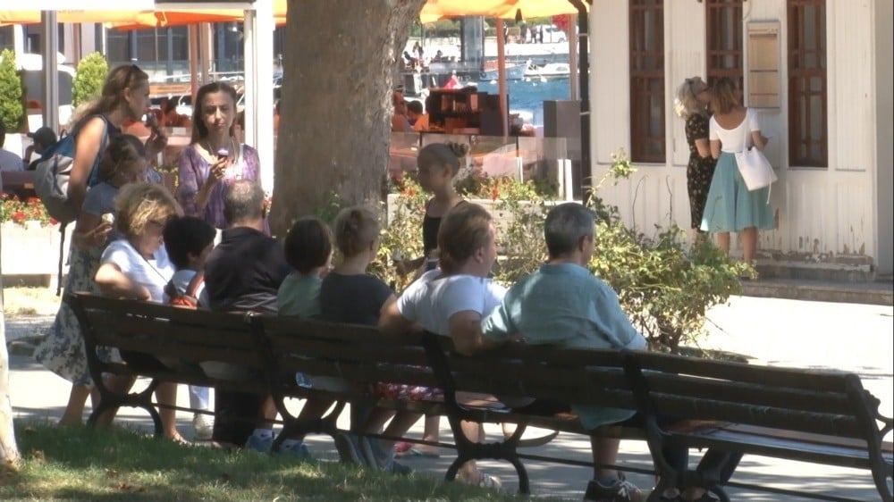Bayramı İstanbul’da geçiren vatandaşlar parklara ve sahillere koştu 