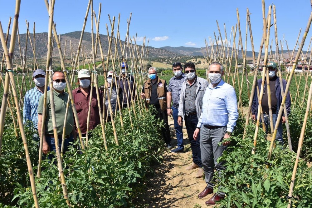 Bayramı tarlada geçiren çiftçilere ziyaret 